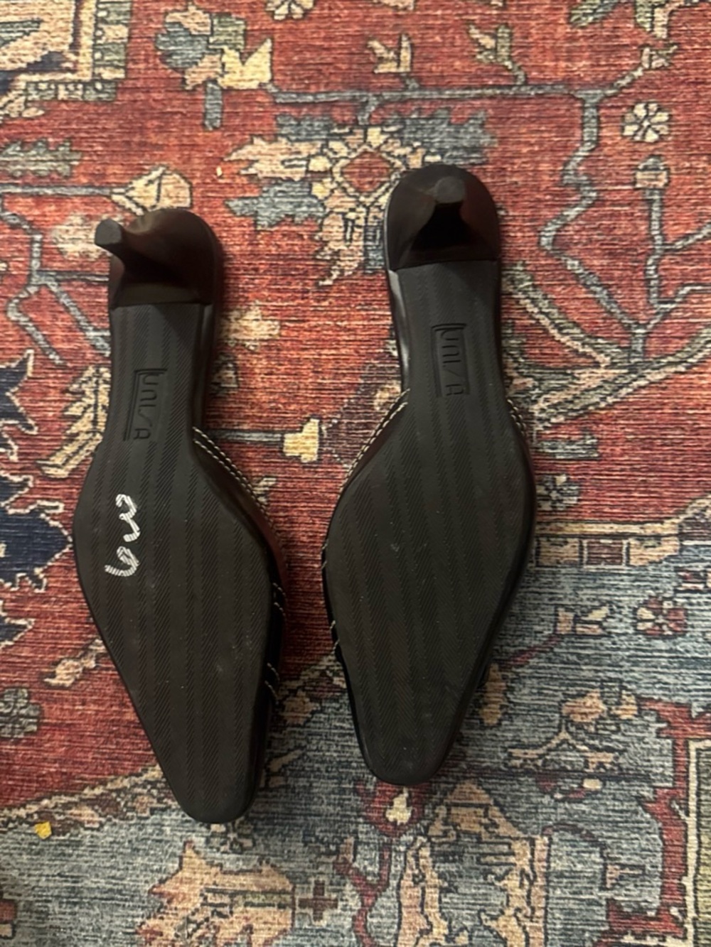 Y2k Black leather kitten heels with gold buckle detail - Picture 2 of 5